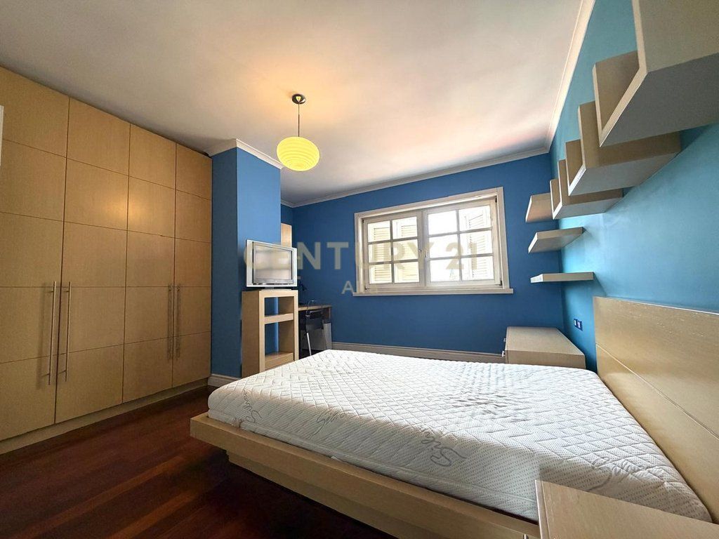 **Duplex 3+1 con veranda in vendita a Myslym Shyri**