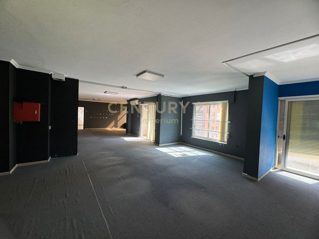 Open Space Environment 585 m² for Rent – Globe