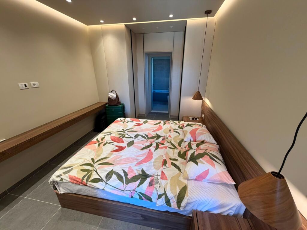 Japim Apartament 2+1+2 bashke me post parkimi te Pazari i ri!