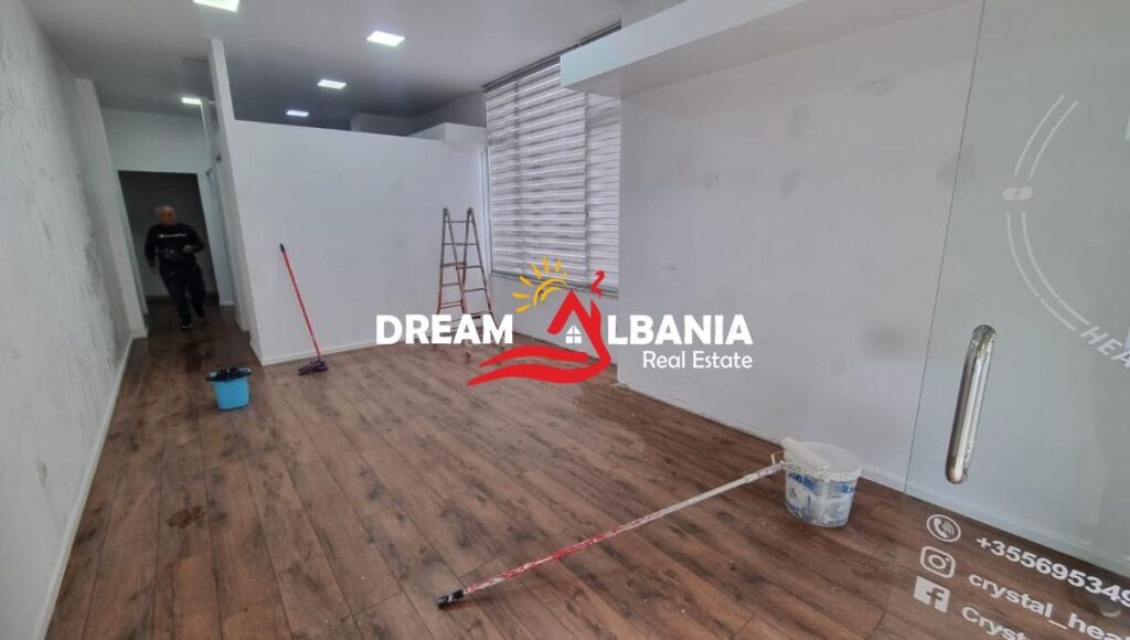 Locale Commerciale in Affitto – Myslym Shyri, dietro la Stazione di Carburante Kastrati (42711181)
