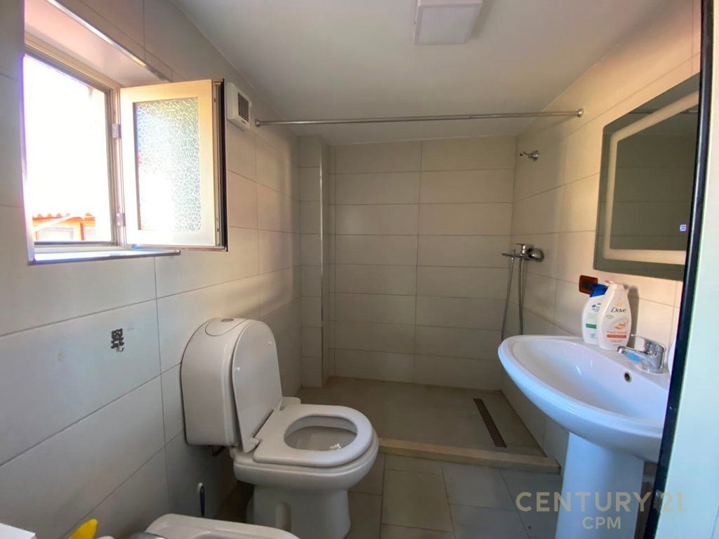 NE ZONEN E 21 DHJETORIT JAPIM ME QIRA APARTAMENT 2+1+2 550 € /Muaj