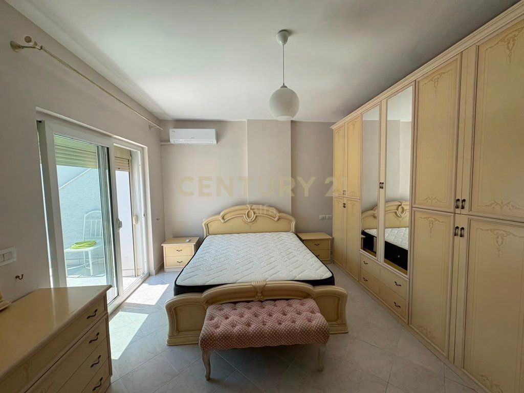 Appartamento 2+1+deposito con veranda in affitto, adatto per ufficio, in Via Dritan Hoxha!