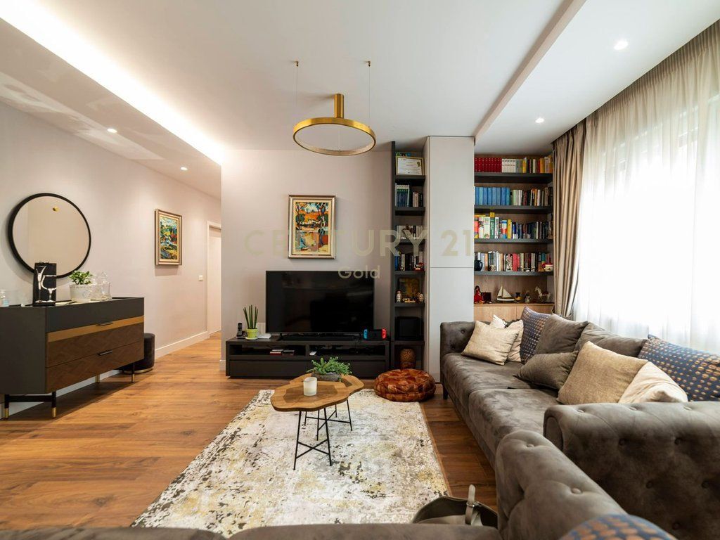 Luxurious Apartment for Rent in the Heart of Tirana – Barrikadave Street, near Skënderbej Square
