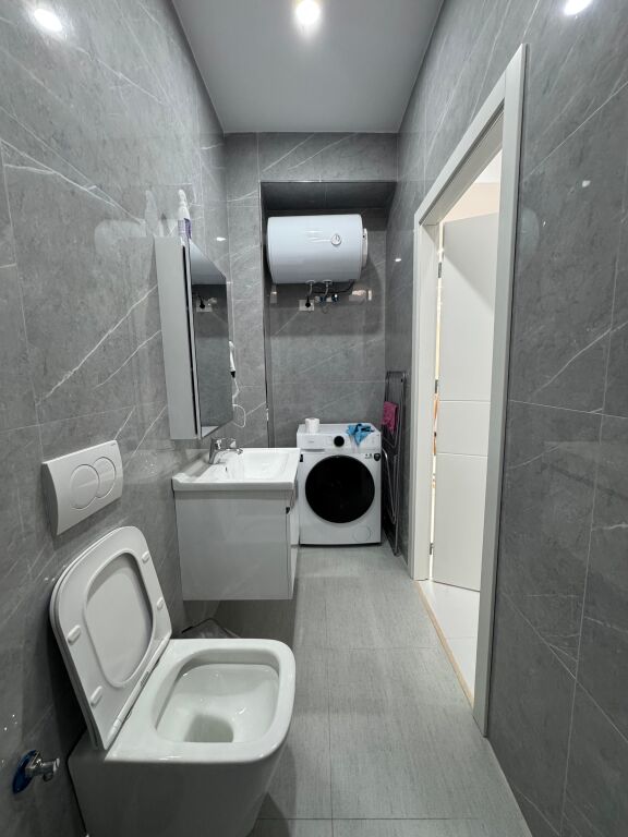 Shitet Apartament 1+1