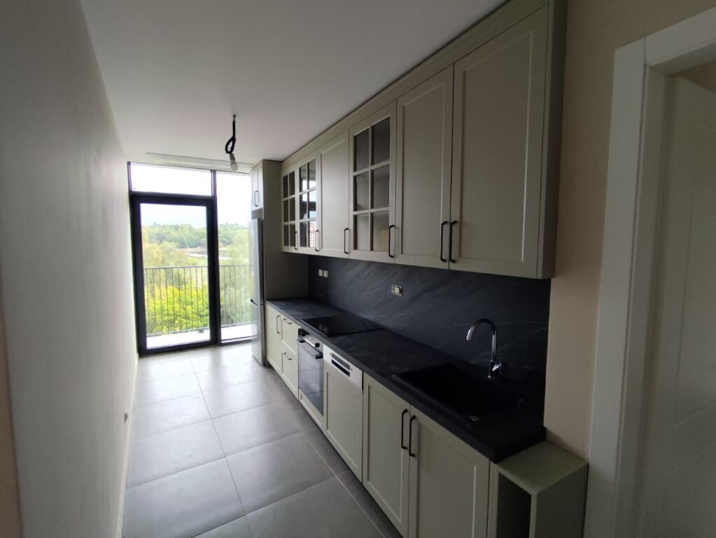Jepet me Qira apartament tek Lake View