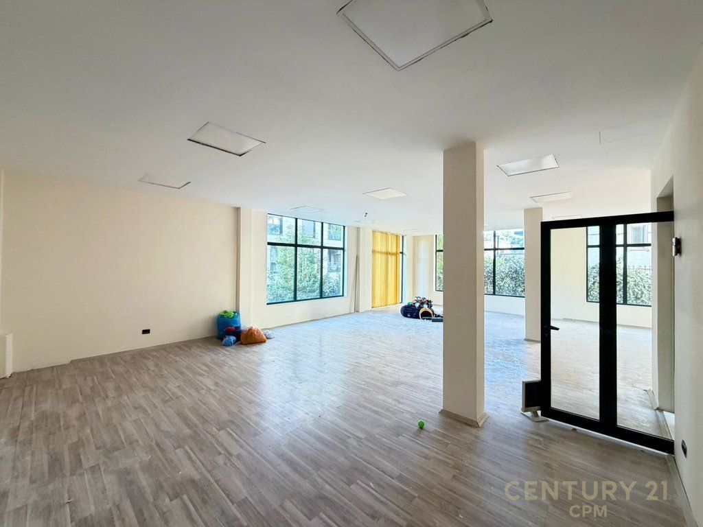 FOUR-STORY VILLA FOR RENT NEAR THE ZOOLOGICAL GARDEN! 2,500 € /Month