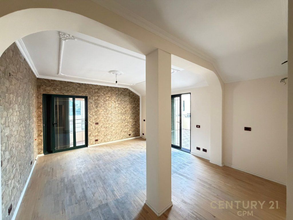 FOUR-STORY VILLA FOR RENT NEAR THE ZOOLOGICAL GARDEN! 2,500 € /Month