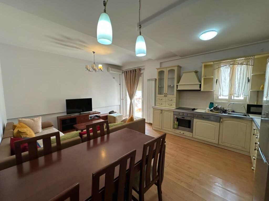 Apartament 2+1 per qira ne Fresk.