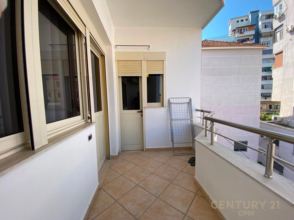 NE ZONEN E 21 DHJETORIT JAPIM ME QIRA APARTAMENT 2+1+2 550 € /Muaj