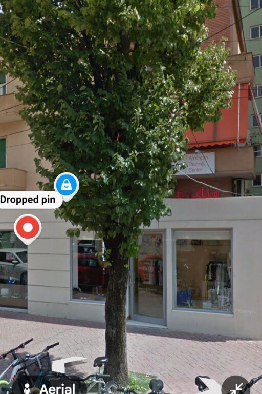 Business premises for rent in the heart of the block  