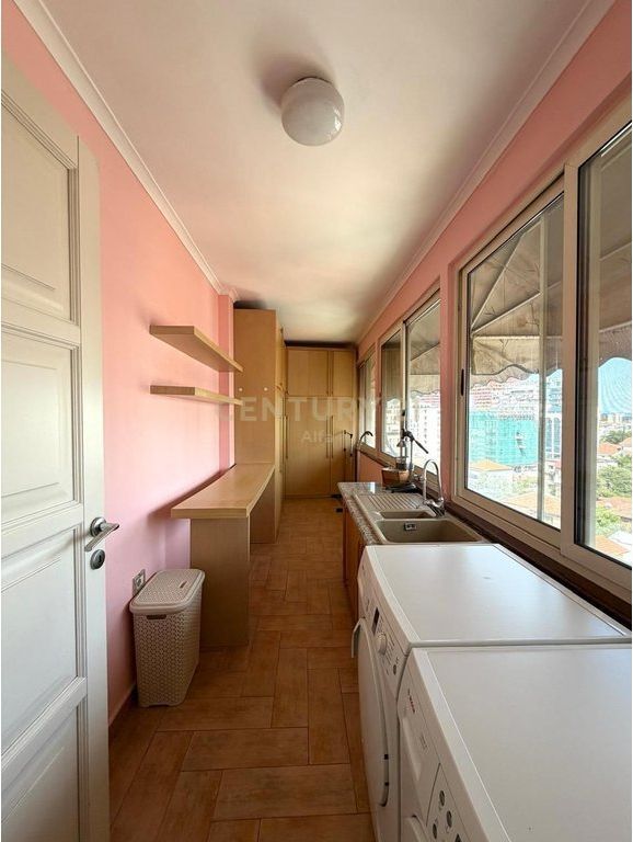 **Duplex 3+1 con veranda in vendita a Myslym Shyri**