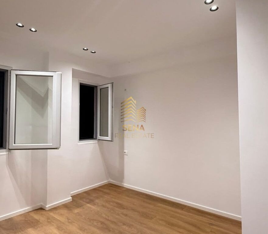For sale, Apartment 1+1, 21 Dhjetori, 155,000 Euro