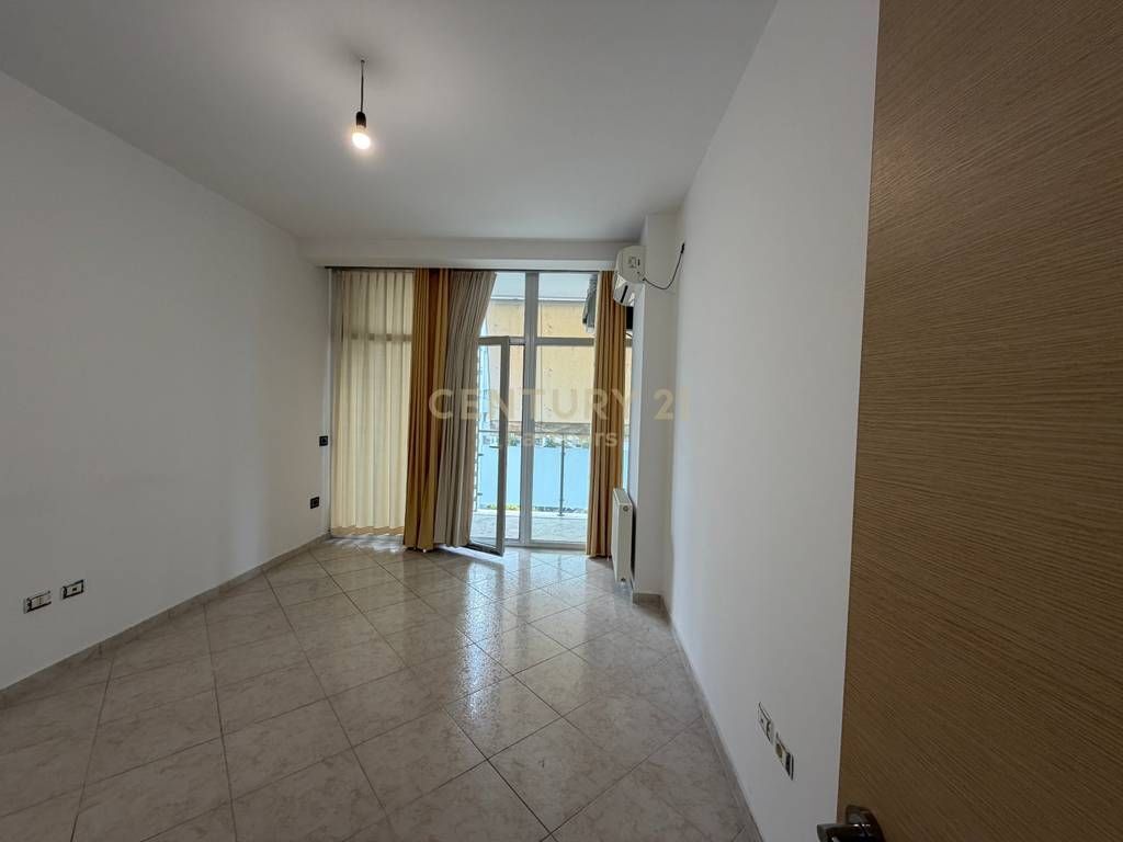 JAPIM ME QIRA APARTAMENT 2+1+2 TEK KOMPLEKSI KIKA 2,KOMUNA E PARISIT!
