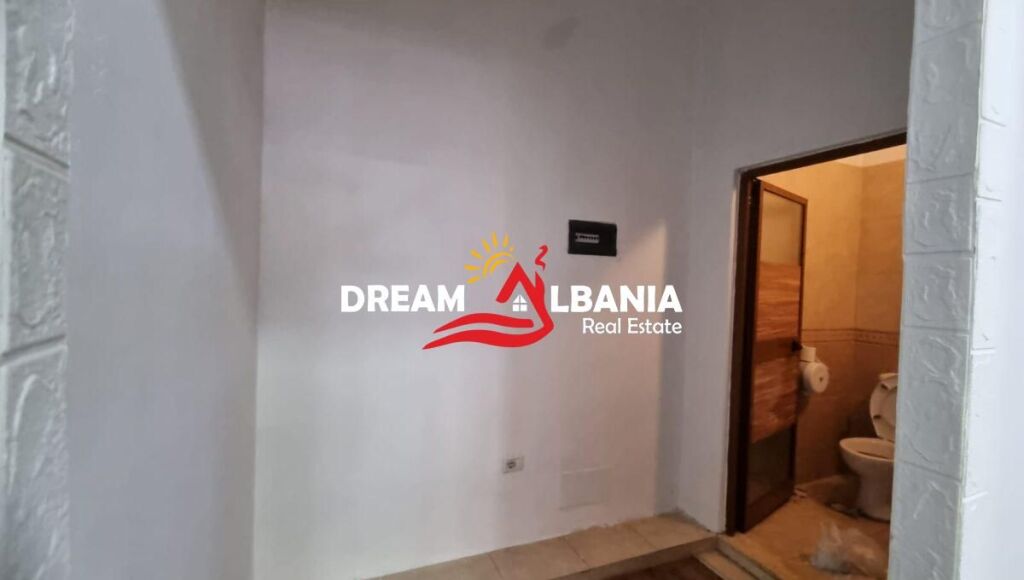 Locale Commerciale in Affitto – Myslym Shyri, dietro la Stazione di Carburante Kastrati (42711181)