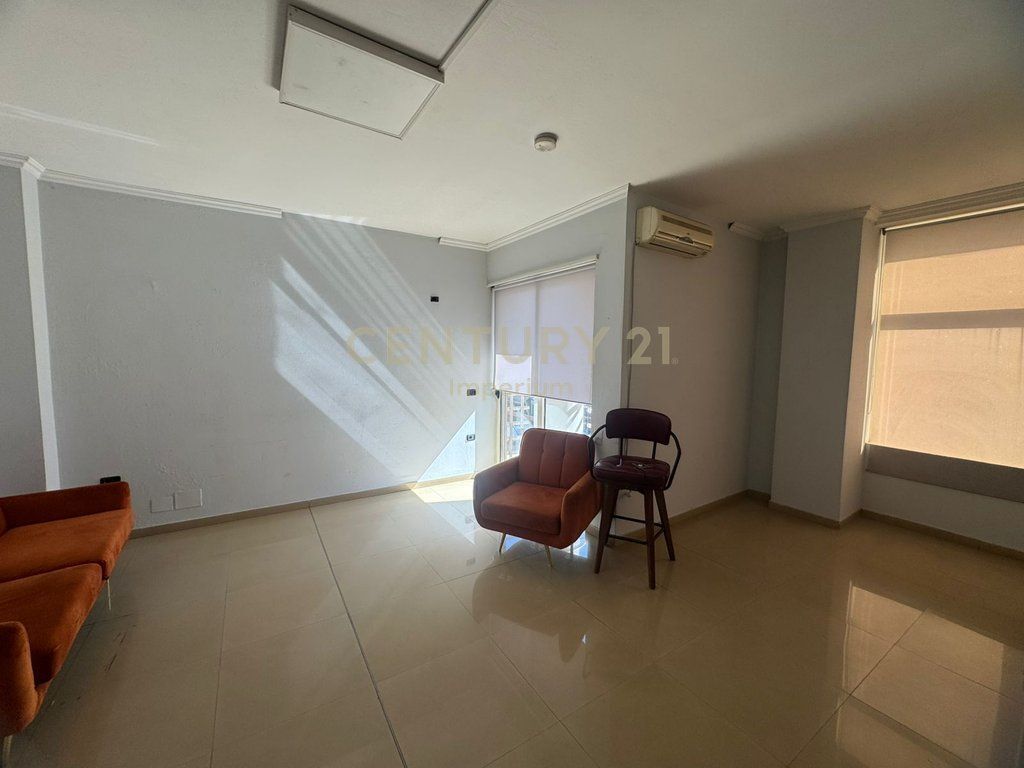 Open Space Environment 585 m² for Rent – Globe