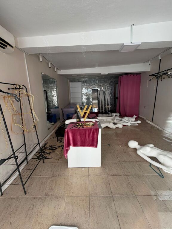 SHOP FOR RENT 35 M2 AT MYSLYM SHYRI 35,000 LEKE