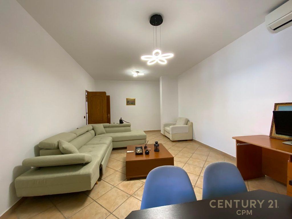 NE ZONEN E 21 DHJETORIT JAPIM ME QIRA APARTAMENT 2+1+2 550 € /Muaj
