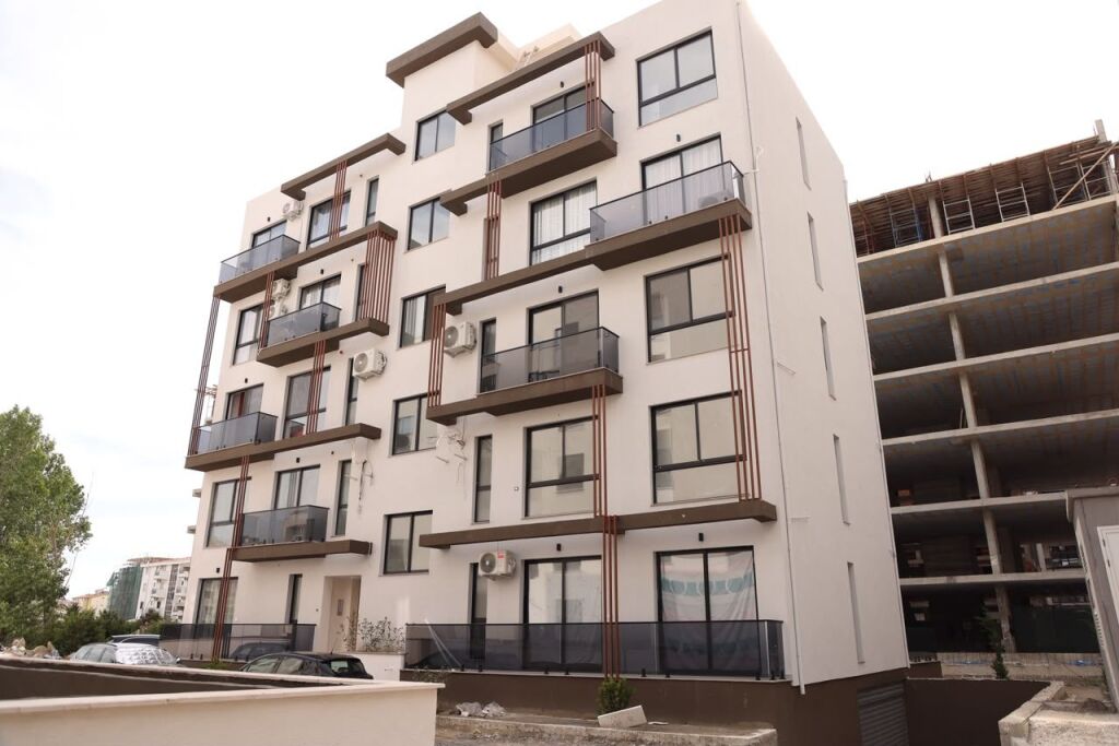 Shitet Apartament 1+1 në Malin e Robit, Golem