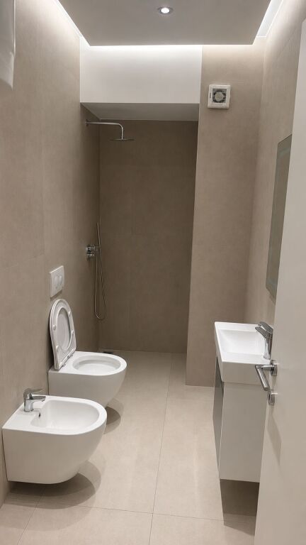 🏢 Ufficio in Affitto (85 m²): 60.000 ALL/Mese || 3 Ambienti di Lavoro + 1 Posto Auto 📍 Ex Piazza Shqiponja, proprio all'incrocio (Palazzo Vajza me Peja)
