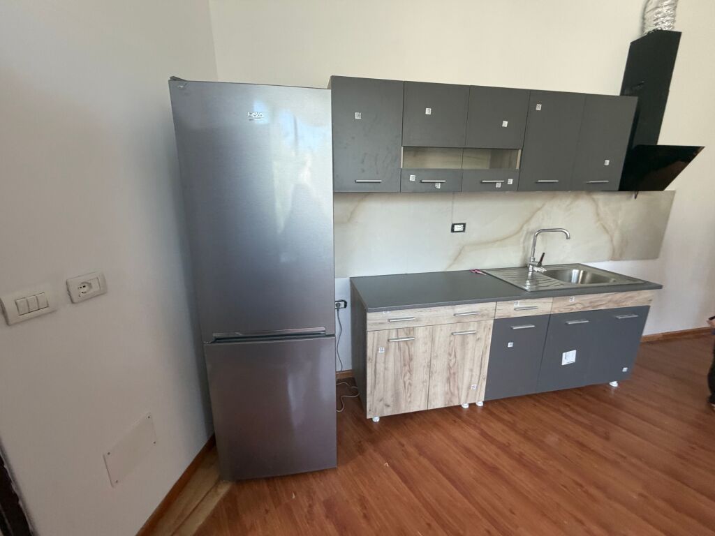 1+1,i mobiluar kopshti zologjik,450 euro
