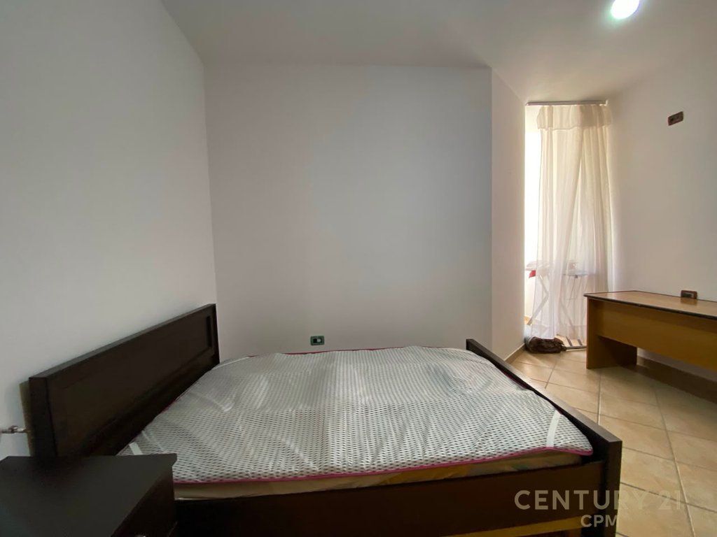 NE ZONEN E 21 DHJETORIT JAPIM ME QIRA APARTAMENT 2+1+2 550 € /Muaj
