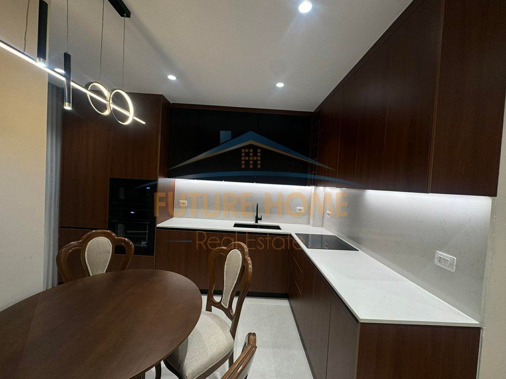 For sale 2+1+2 , Mine Peza Street. UNA67077