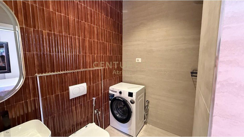 Apartament 1+1 Me Qira në Pazari i Ri, Tiranë - 700€ | 98 m²