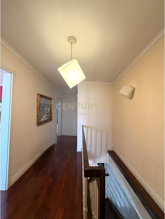 **Duplex 3+1 con veranda in vendita a Myslym Shyri**