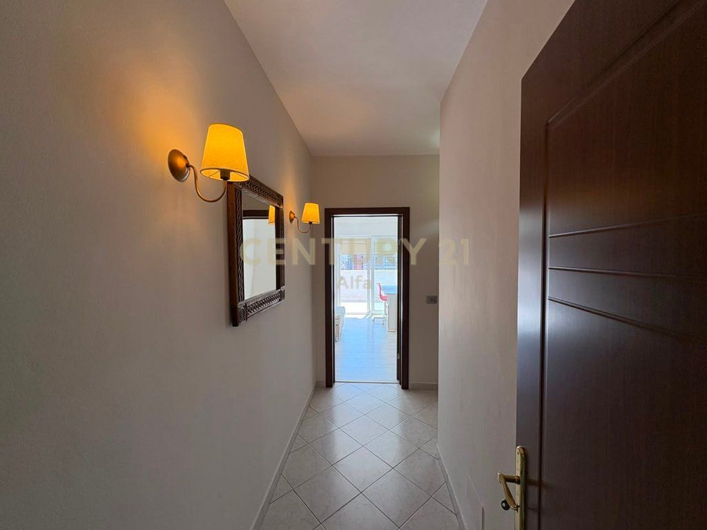 Appartamento 2+1+deposito con veranda in affitto, adatto per ufficio, in Via Dritan Hoxha!