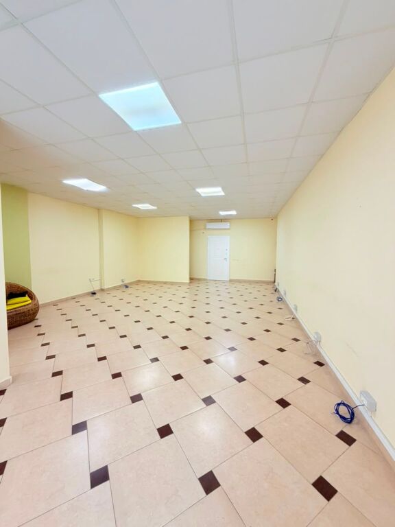 LOCALE COMMERCIALE IN AFFITTO VICINO AL TRIBUNALE, DURRËS