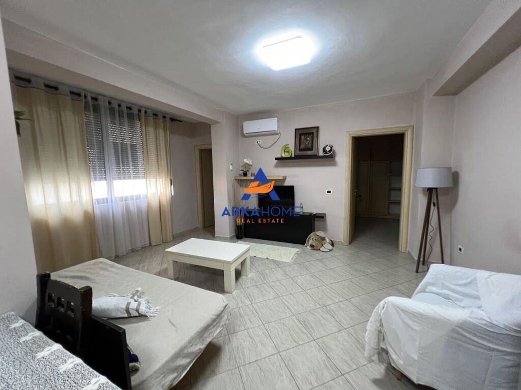 JEPET APARTMENT ME QERA 2+1+BALLKON "ISH BLLOKU" 68.000 LEKE - Widok 2