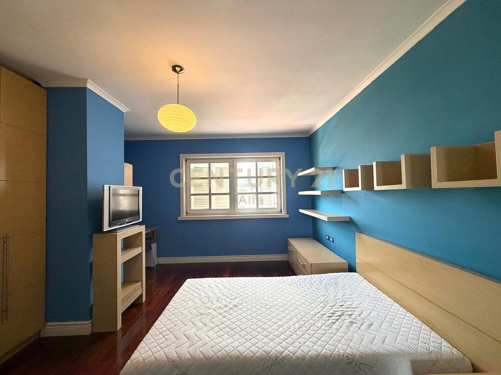 **Duplex 3+1 con veranda in vendita a Myslym Shyri**