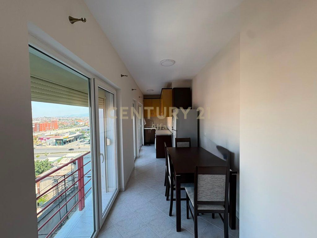Appartamento 2+1+deposito con veranda in affitto, adatto per ufficio, in Via Dritan Hoxha!