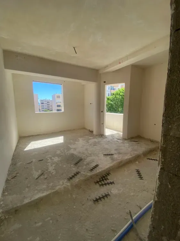 FILLUAN SHITJET! APARTAMENT 1+1 PRANE STADIUMIT (DURRES)