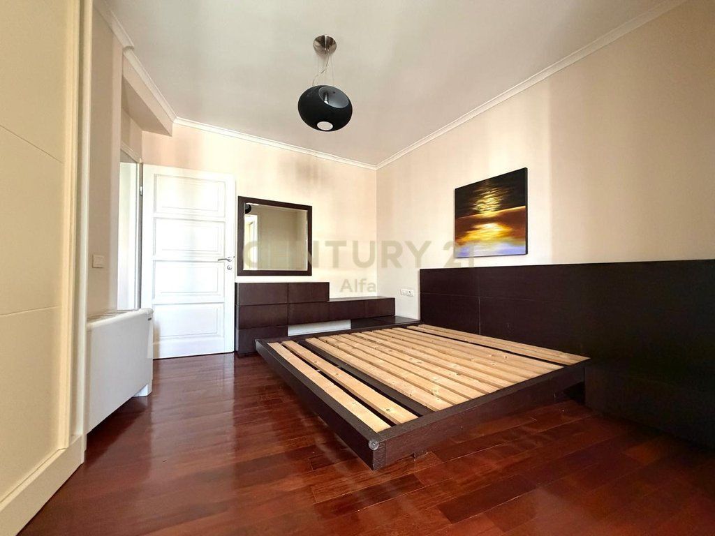 **Duplex 3+1 con veranda in vendita a Myslym Shyri**