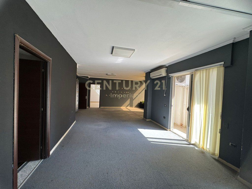 Open Space Environment 585 m² for Rent – Globe
