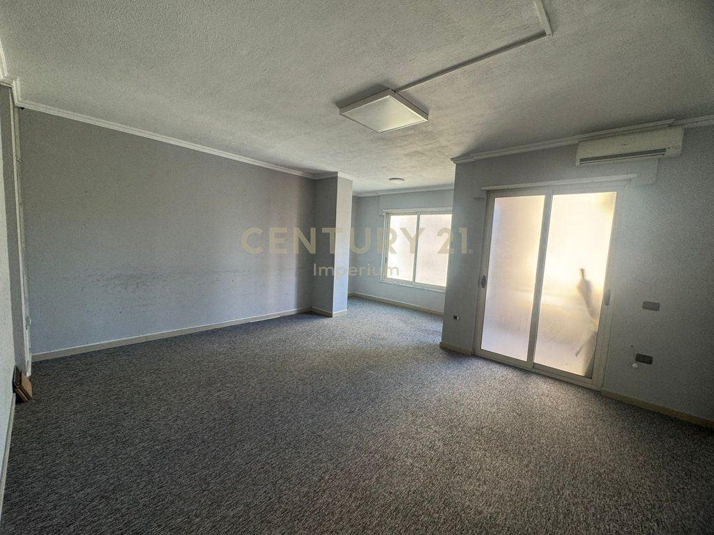 Open Space Environment 585 m² for Rent – Globe