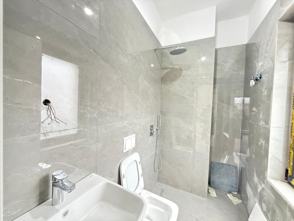 🏢 APPARTAMENTO UFFICIO IN AFFITTO – CENTRO, Tirana