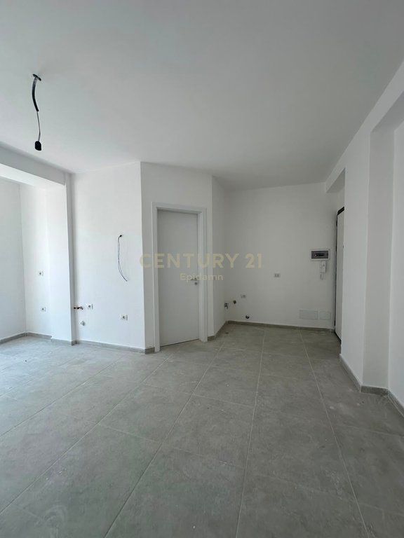 Apartament 1+1 për shitje në Malin e Robit !
