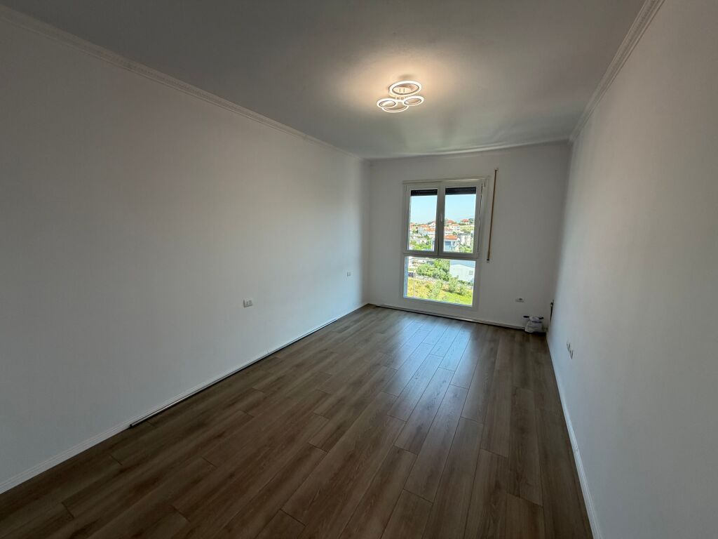 For rent 3+1+2+2 parking spaces