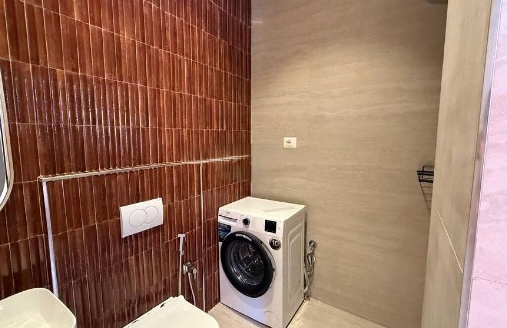 Apartament 1+1 Me Qira në Pazari i Ri, Tiranë - 700€ | 98 m²