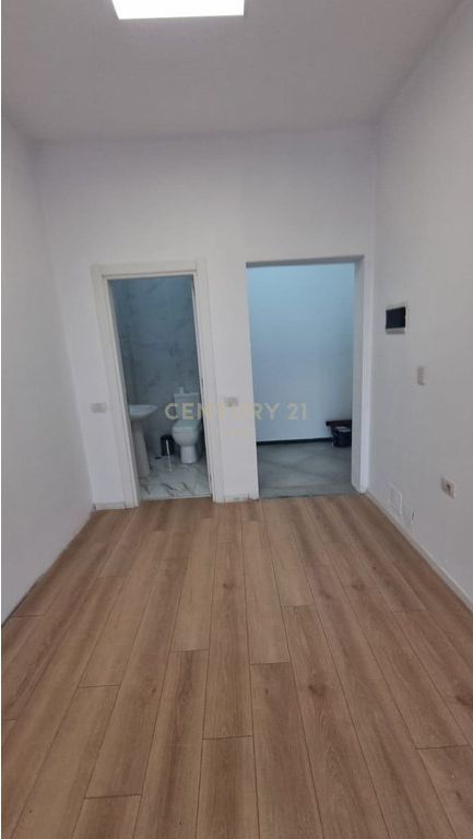 Studio Me Qira te Farmacia 10, Tirane!