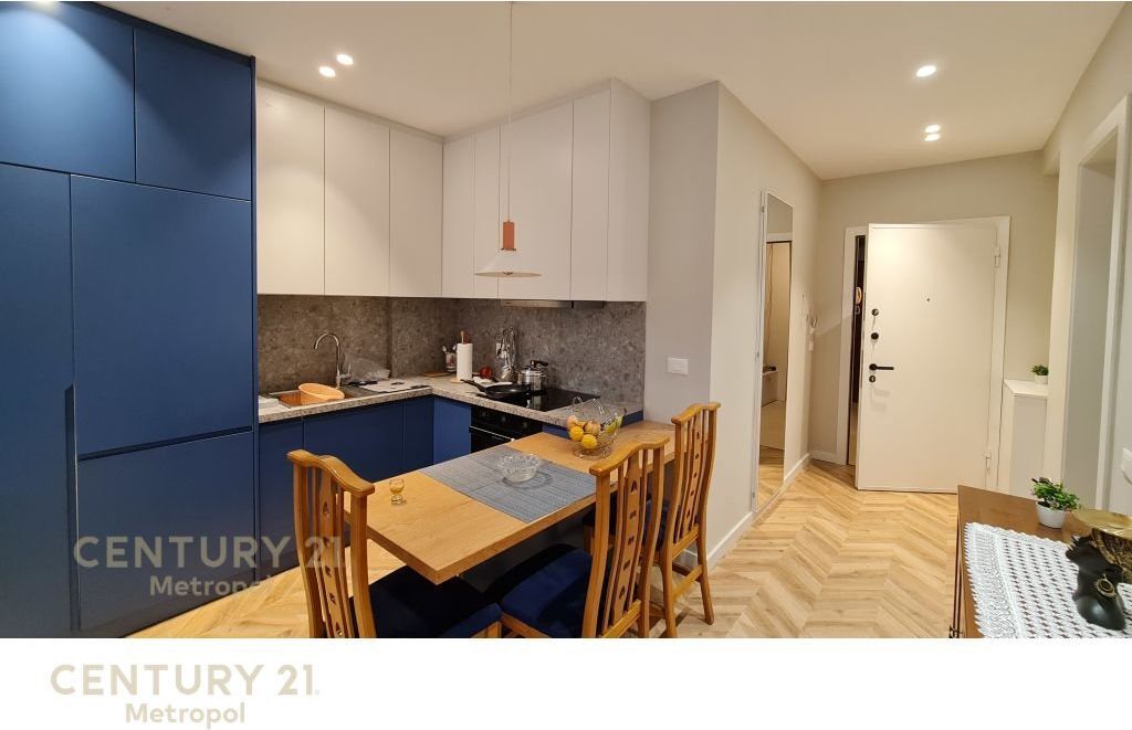 Apartament 1+1 me qira në zonën e Komunës së Parisit,
