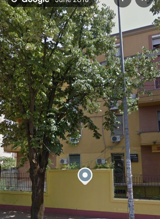 Business premises for rent in the heart of the block  