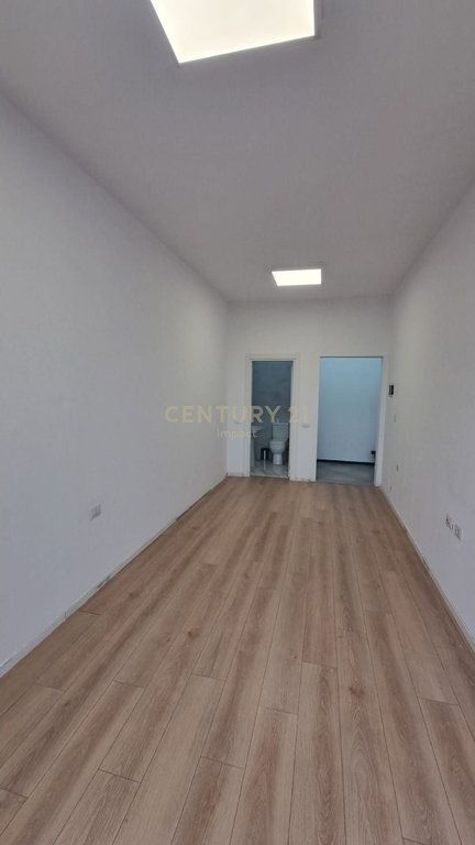 Studio Me Qira te Farmacia 10, Tirane!