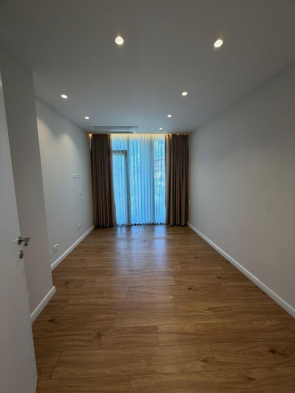 🏢 LOCALE UFFICIO IN AFFITTO – VISTA LAGO