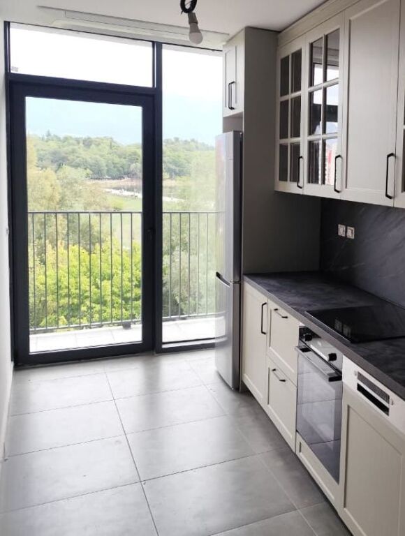 Jepet me Qira apartament tek Lake View