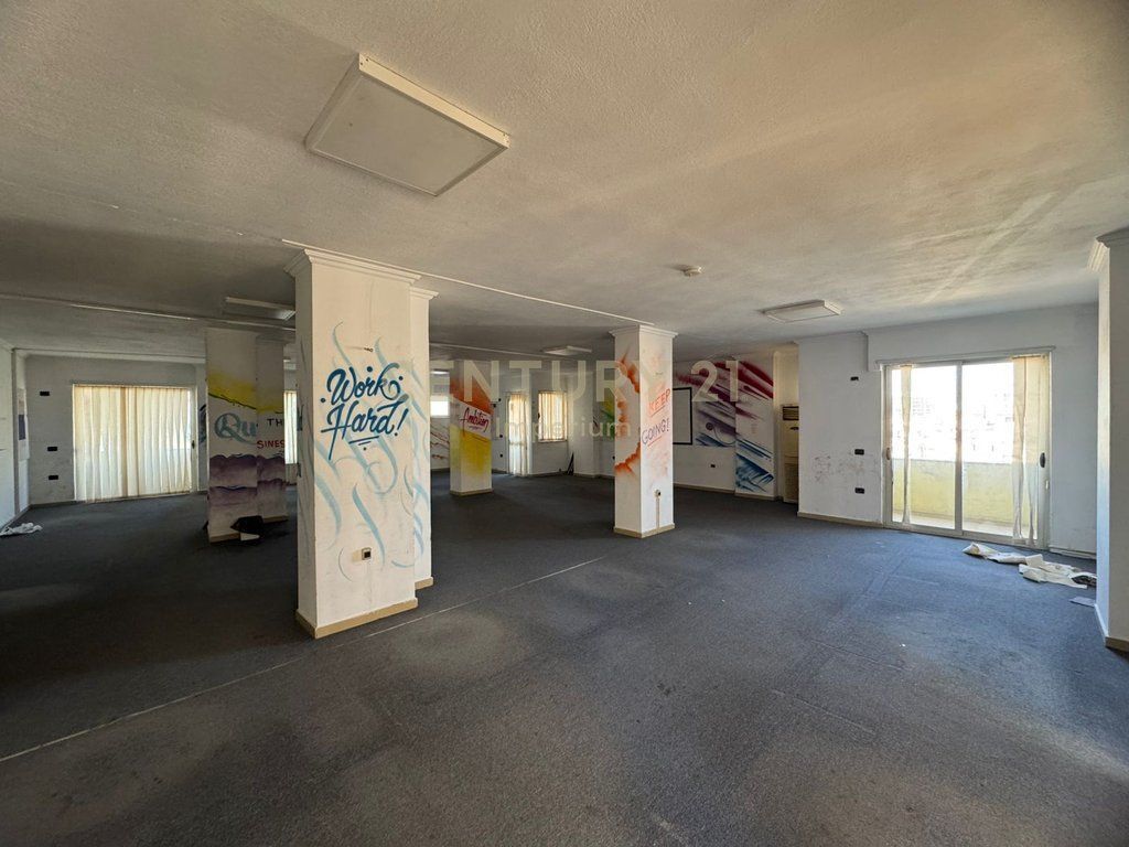 Open Space Environment 585 m² for Rent – Globe