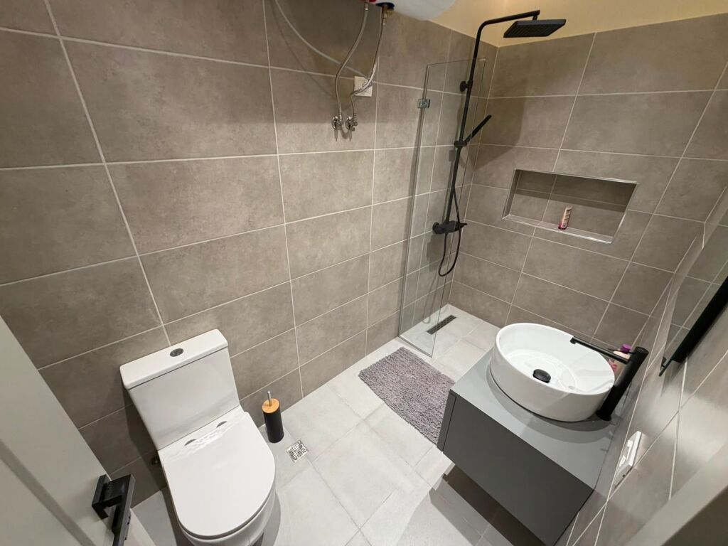 Japim Apartament 2+1+2 bashke me post parkimi te Pazari i ri!