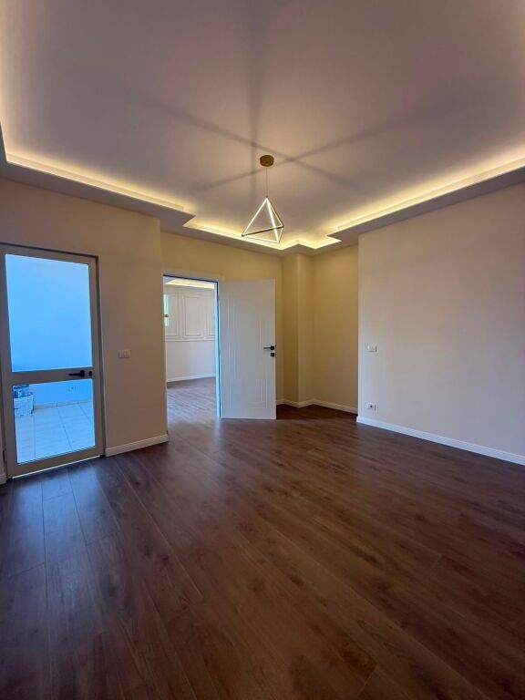 Shitet Apartament 2+1+2 në Ish Rajon, Lagja 6- Durres!